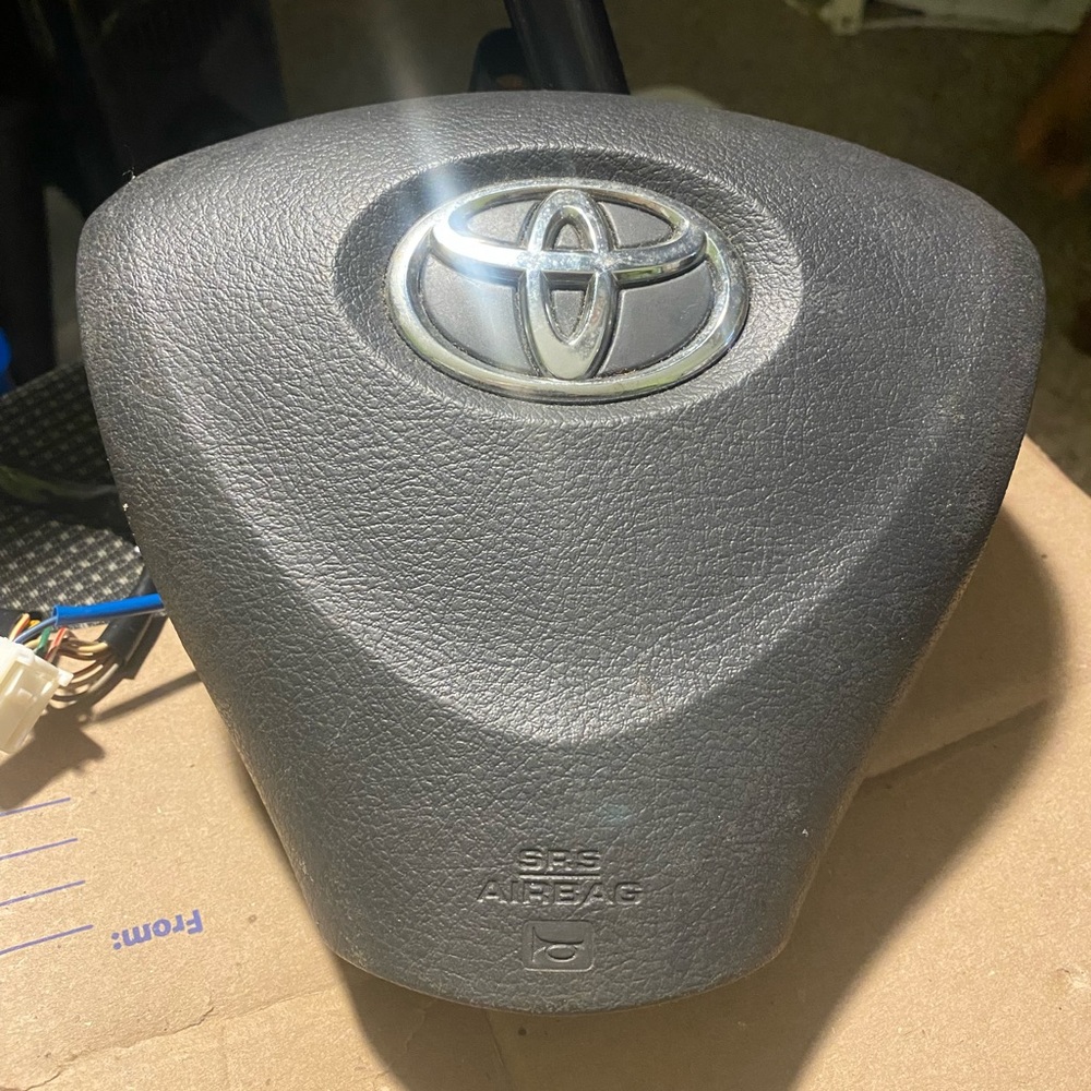 COPY - 2009-2013 Toyota Corolla steering wheel airbag.